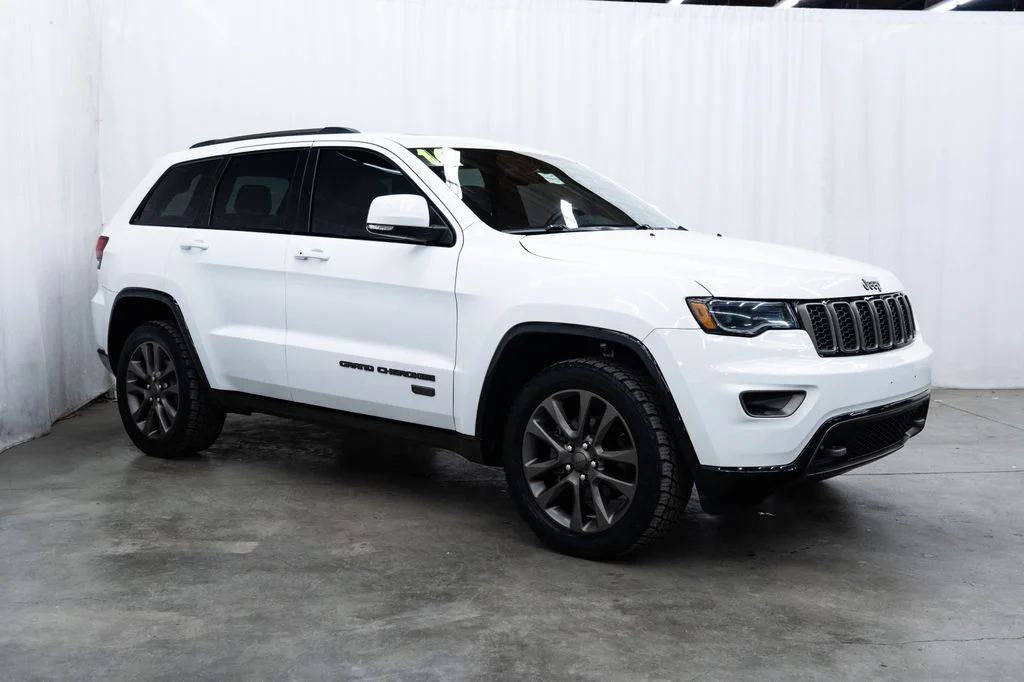 Used 2016 White Jeep Limited image 1