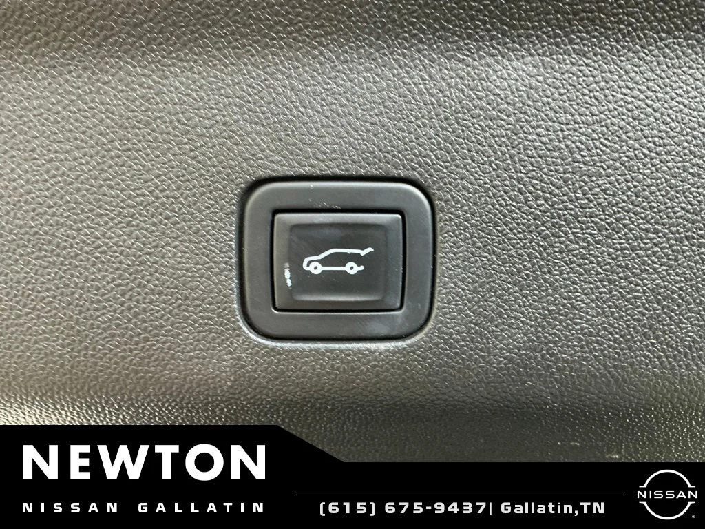 Used 2021 Crystal White Tricoat Cadillac Sport Platinum image 28