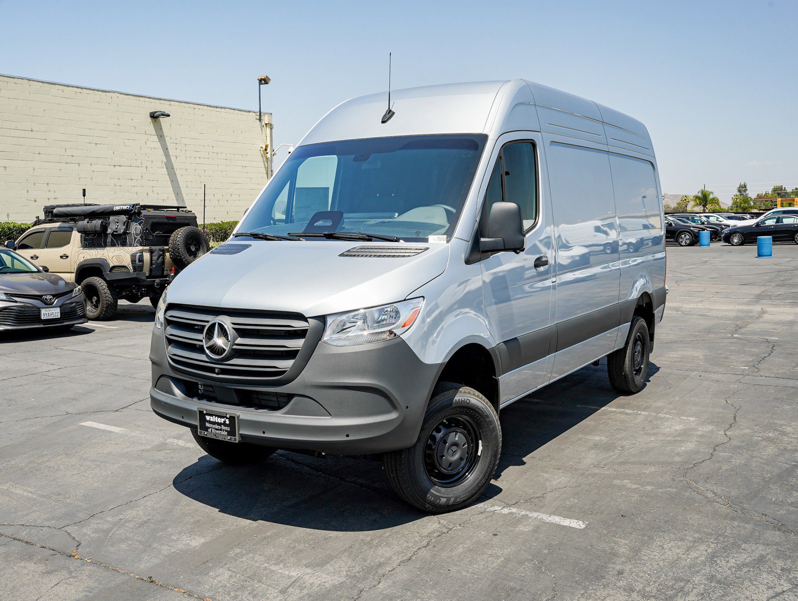 2025 Mercedes-Benz Sprinter 2500 144 WB HO Standard Roof 4x4's photo