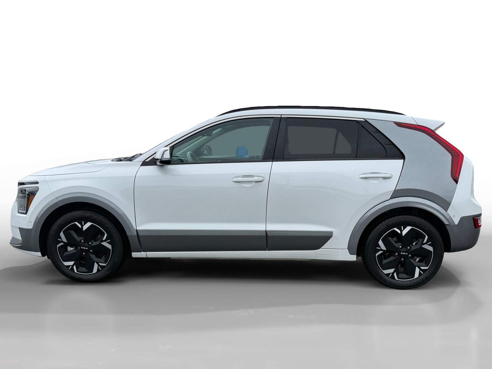 Used 2023 Snow White Pearl Kia Wave image 2