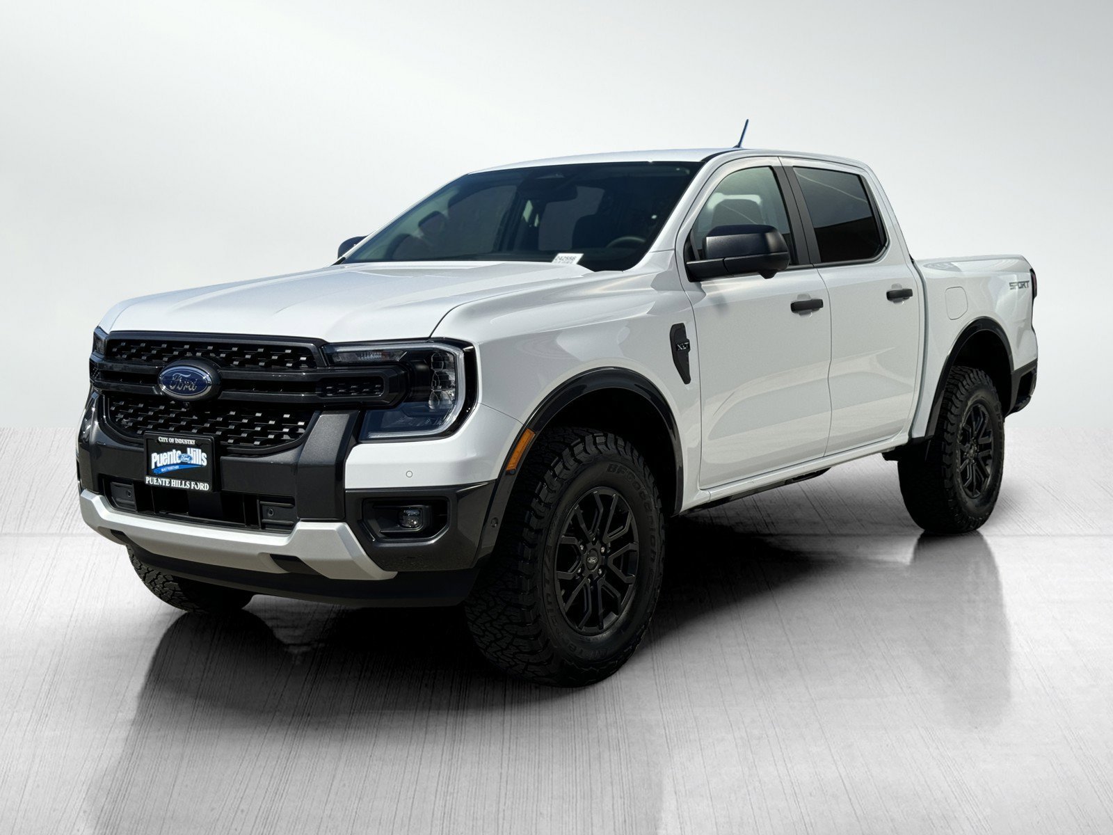 New 2024 Oxford White Ford XLT image 2