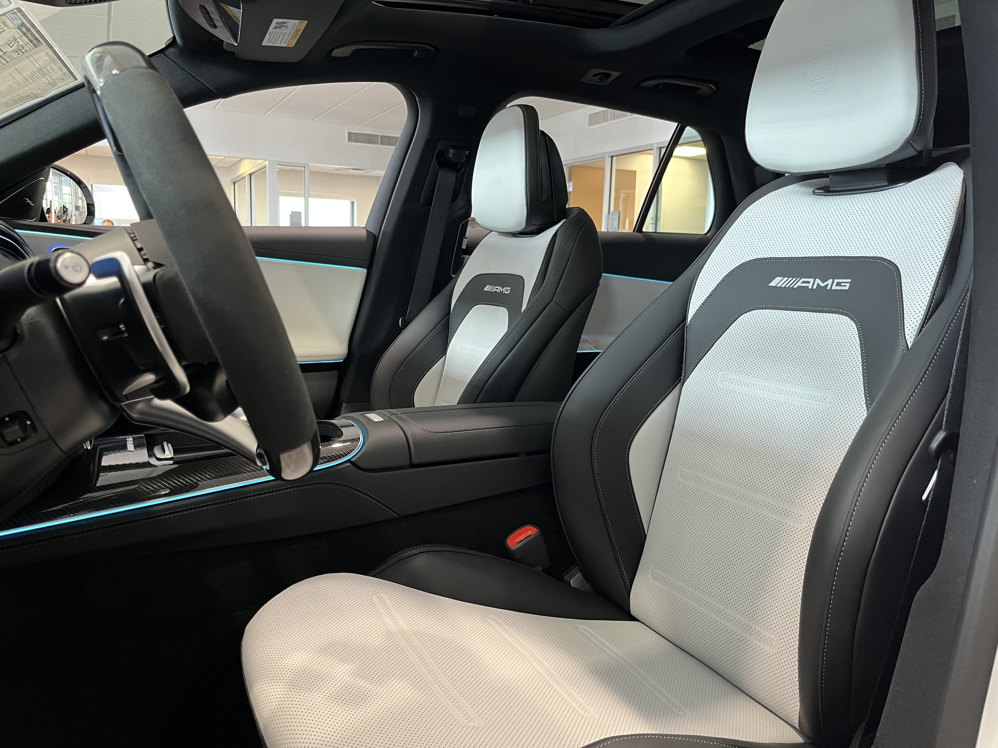 New 2026 MANUFAKTUR Moonlight White Magno Mercedes-Benz AMG® E 53 E image 15