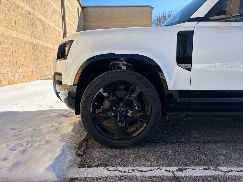 New 2026 White Land Rover V8 image 9