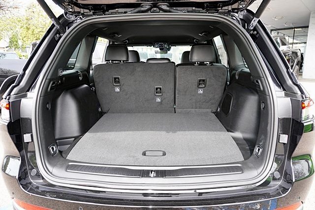 New 2026 Diamond Black Crystal Pearl-Coat Exterior Paint Jeep Limited image 16