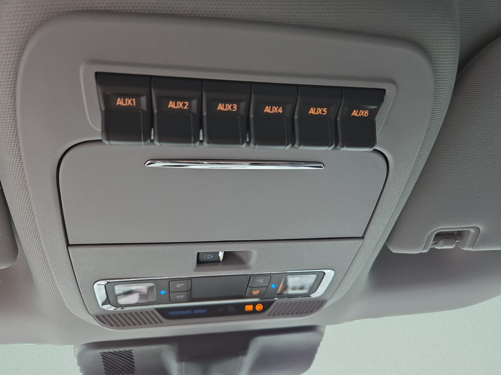 New 2026 Glacier Gray Metallic Tri-Coat Ford F-350® Lariat® image 24