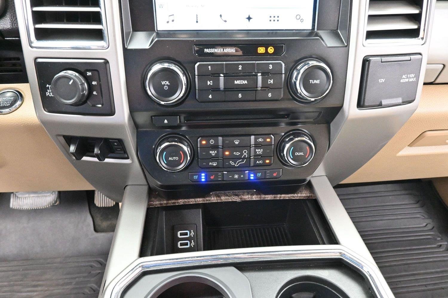 Used 2017 White Platinum Metallic Tri-Coat Ford Lariat image 24