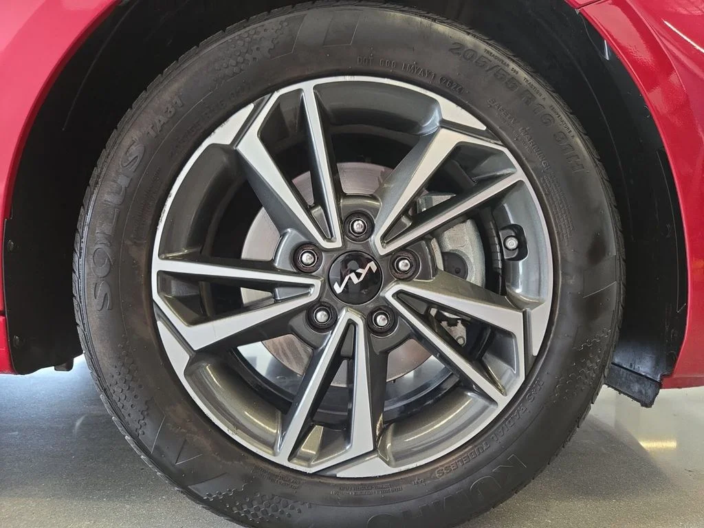 Used 2024 Red Kia LXS image 28