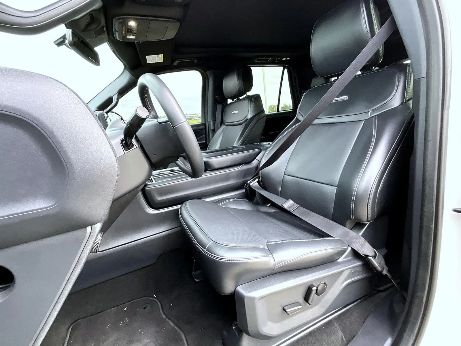 Used 2026 White Ford Platinum image 10