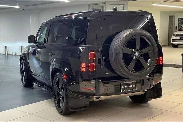 Certified Used 2023 Black Land Rover X-Dynamic SE image 16