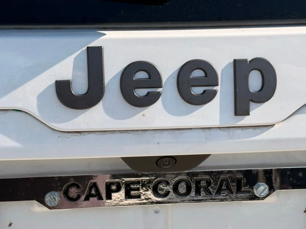 New 2026 Bright White Clear-Coat Exterior Paint Jeep Laredo image 35