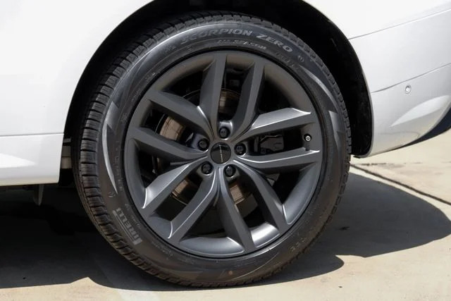 New 2026 Fuji White Land Rover Dynamic SE image 69