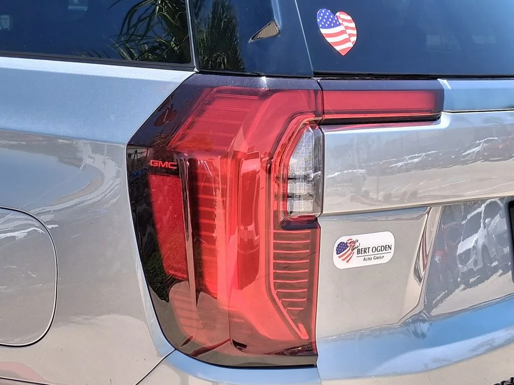 Used 2025 Sterling Metallic GMC AT4 image 9