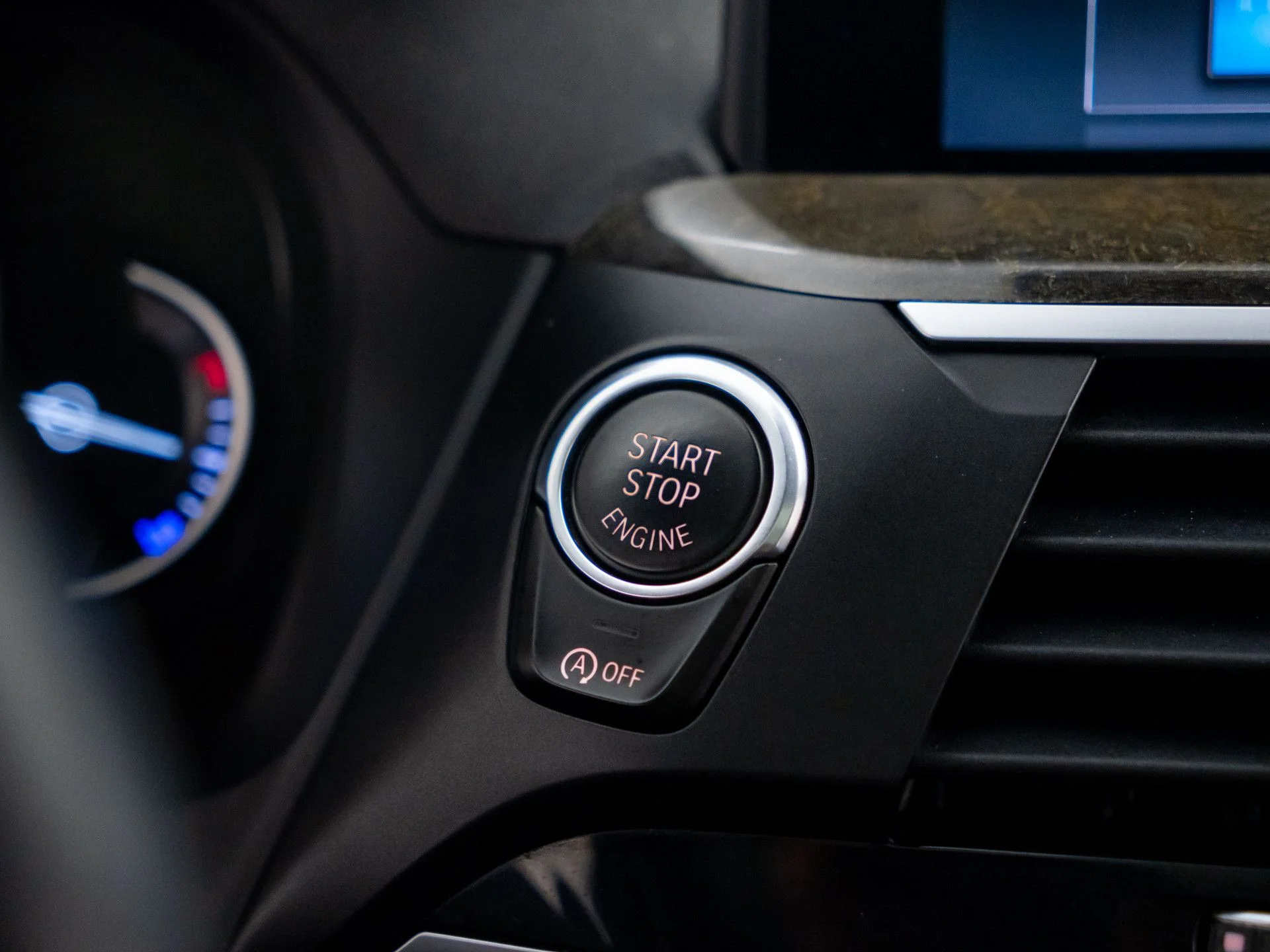 Used 2019 Black BMW xDrive30i image 28
