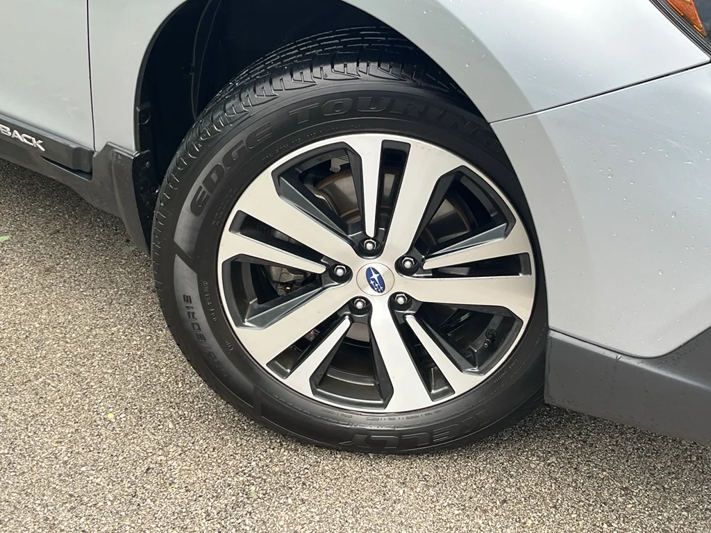 Used 2019 Ice Silver Metallic Subaru Limited image 2