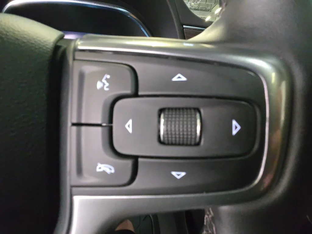 Used 2024 White Chevrolet Z71 image 19