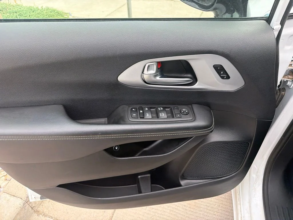 Used 2024 White Chrysler Select S Appearance image 7