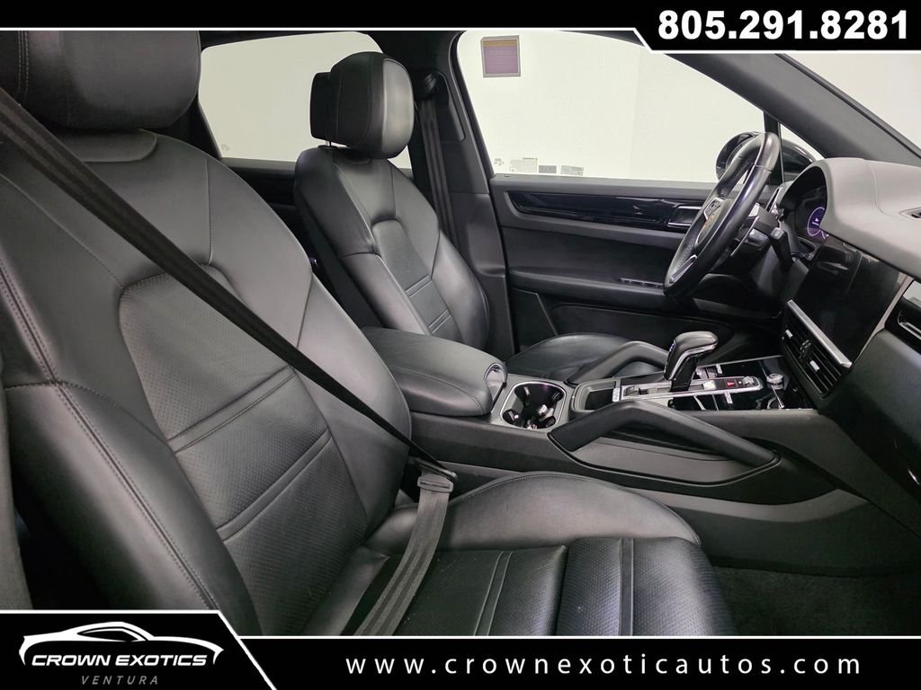 Used 2022  Porsche Base image 12