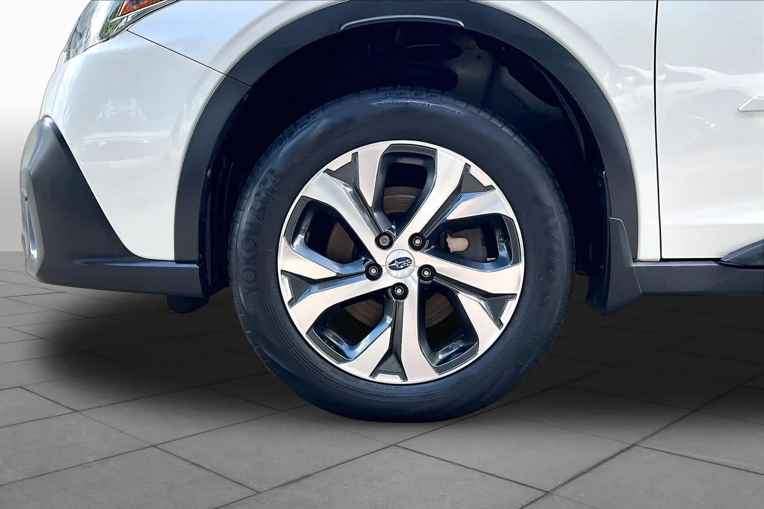 Used 2022 Crystal White Pearl Subaru Limited image 11