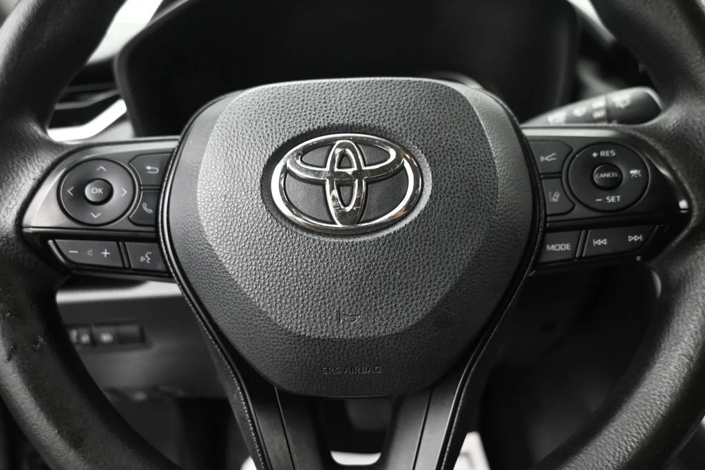 Used 2020 Silver Toyota LE image 17