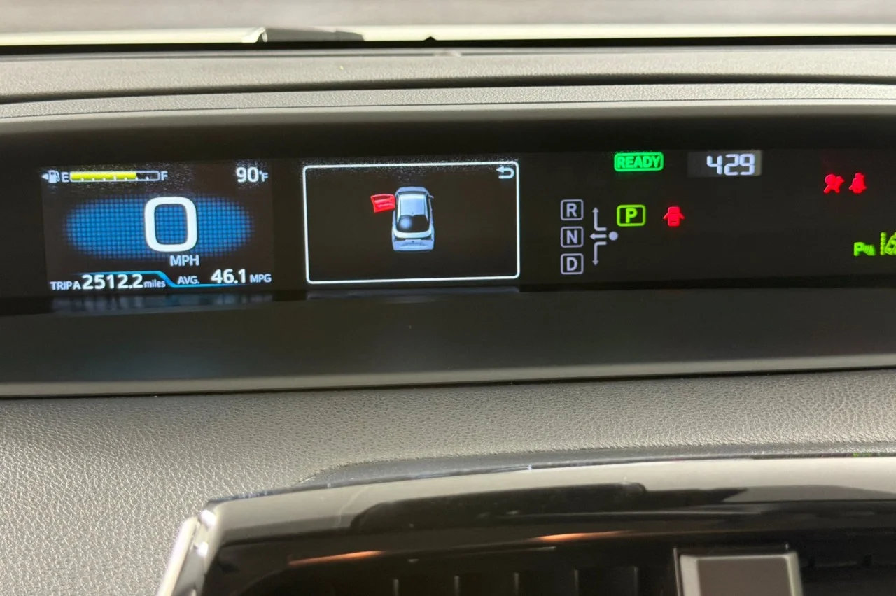 Used 2022 Wind Chill Pearl Toyota L Eco image 23