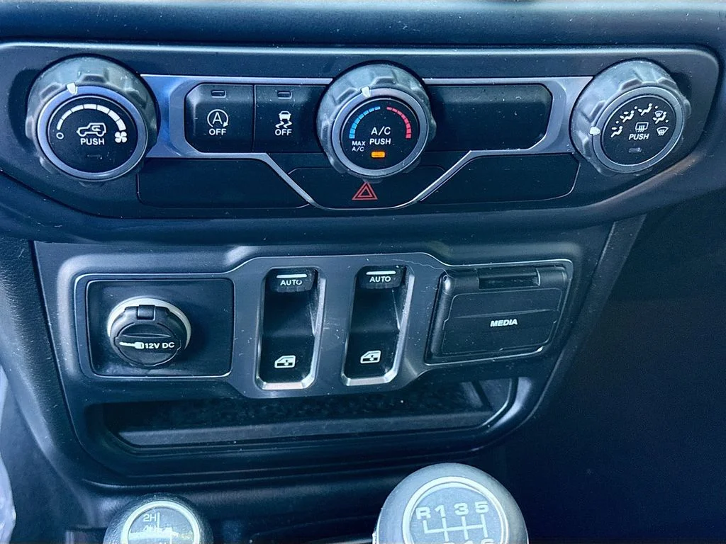 Used 2019 Bright White Clearcoat Jeep Sport S image 15