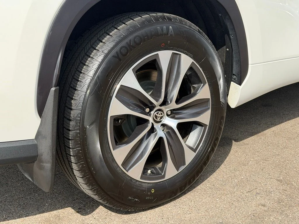 Used 2021 White Toyota XLE image 25
