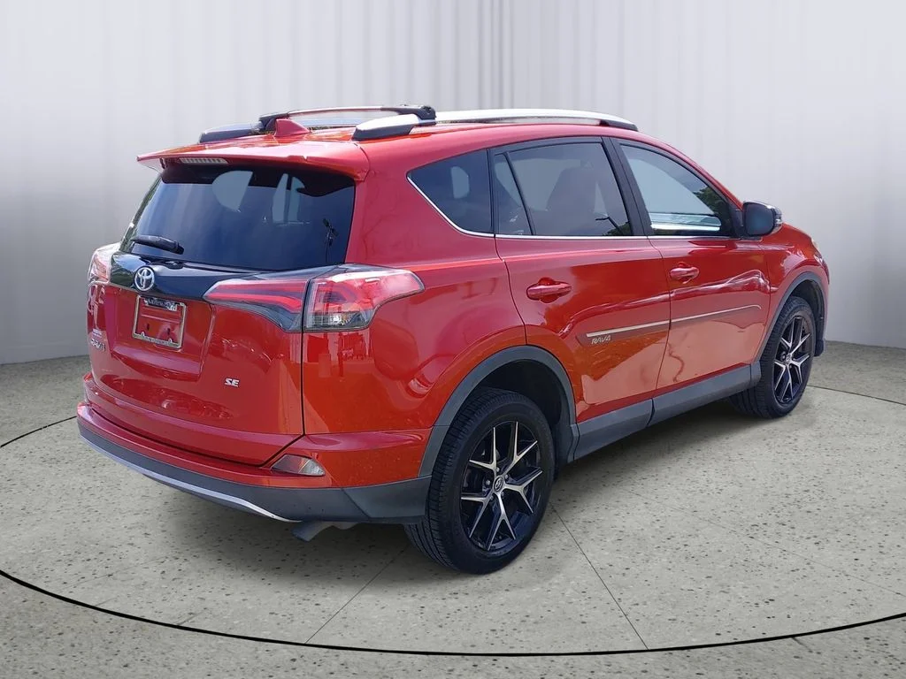 Used 2016 Red Toyota SE image 3
