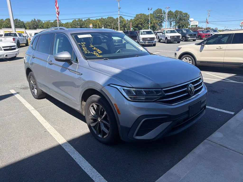 Used 2022 Silver Volkswagen 2.0T SE image 3