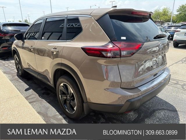 Used 2025 Beige/tan Nissan SV image 9