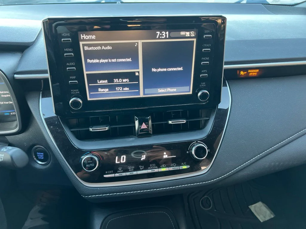 Used 2019 Silver Toyota SE image 11