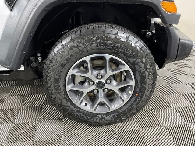 New 2026 Bright White Clear-Coat Exterior Paint Jeep Sport S image 5