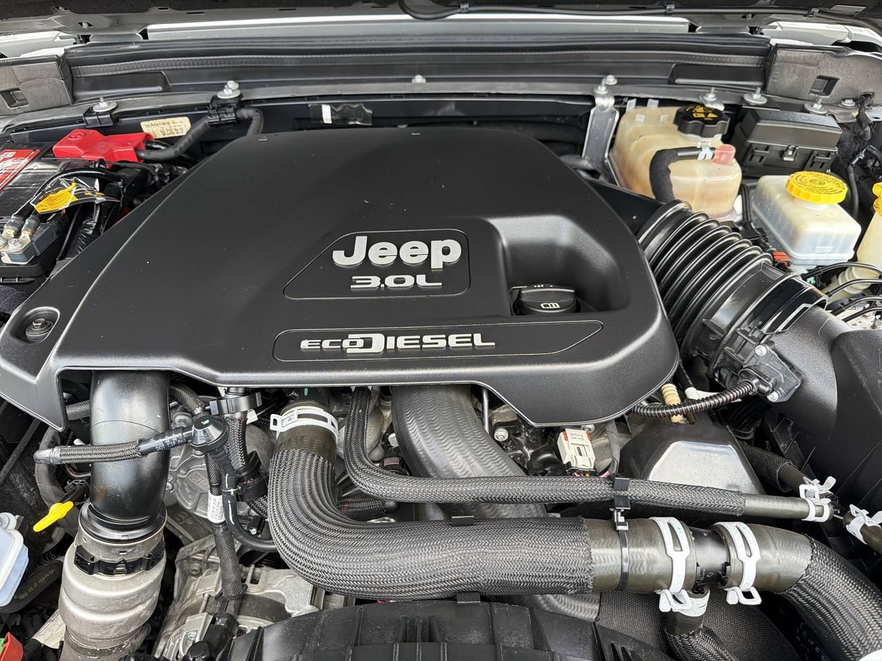 Used 2022 Sting-Gray Clearcoat Jeep Unlimited Sahara image 10