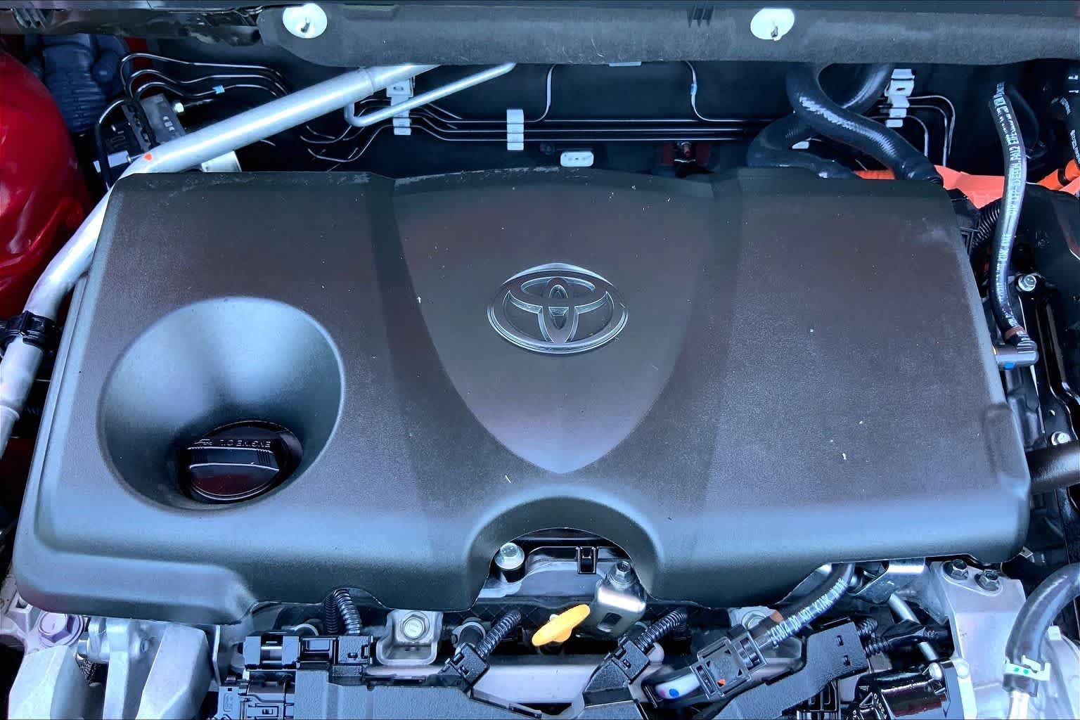 Used 2022 Ruby Flare Pearl Toyota Hybrid XLE image 32