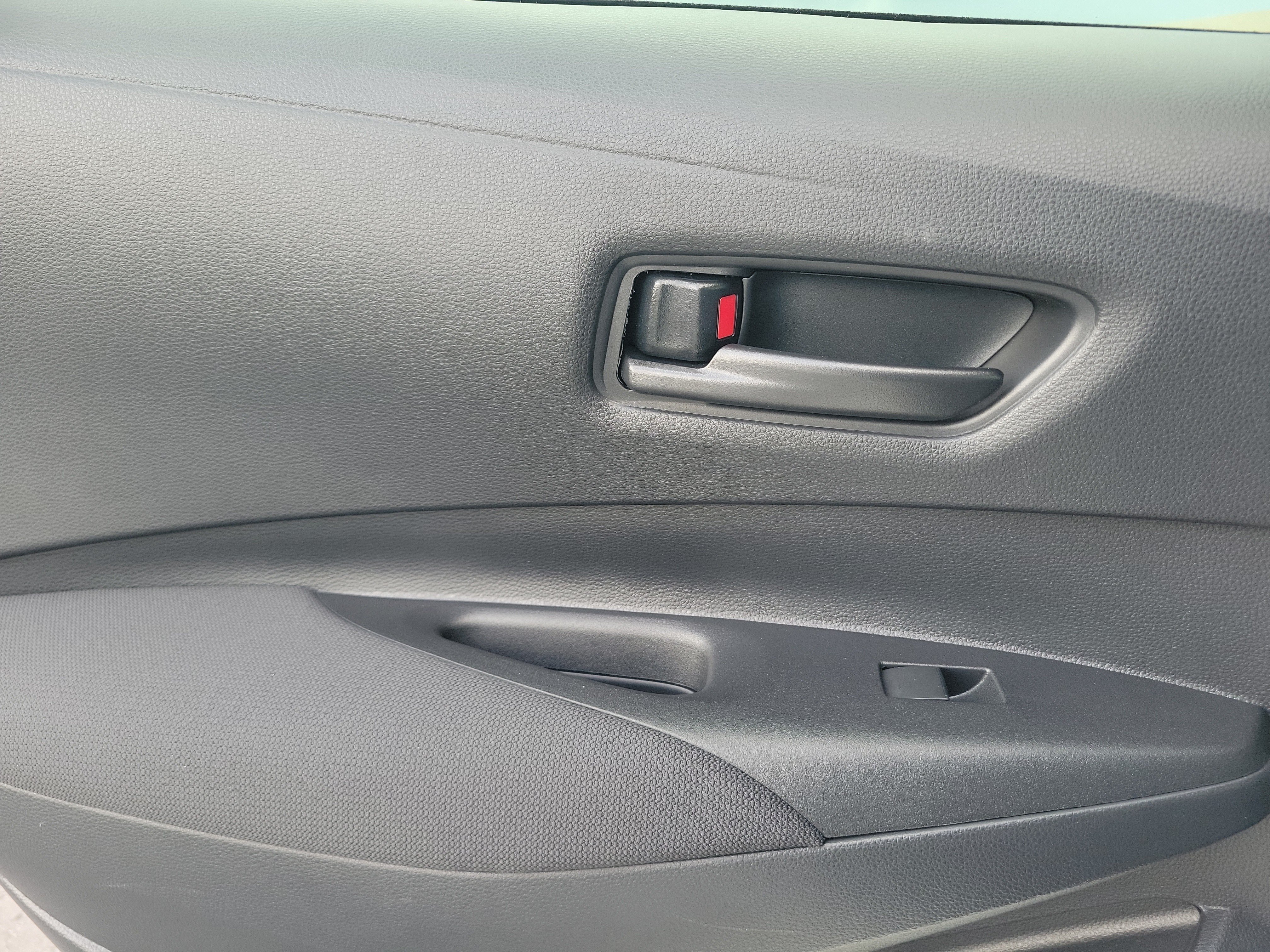 Used 2025 Ice Toyota LE image 13