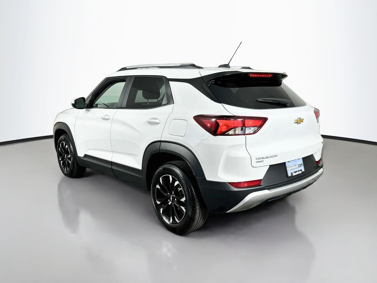 Used 2023 Summit White Chevrolet LT image 6
