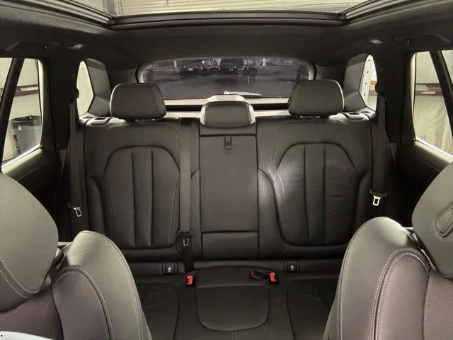 Used 2019 Blue BMW xDrive40i image 27