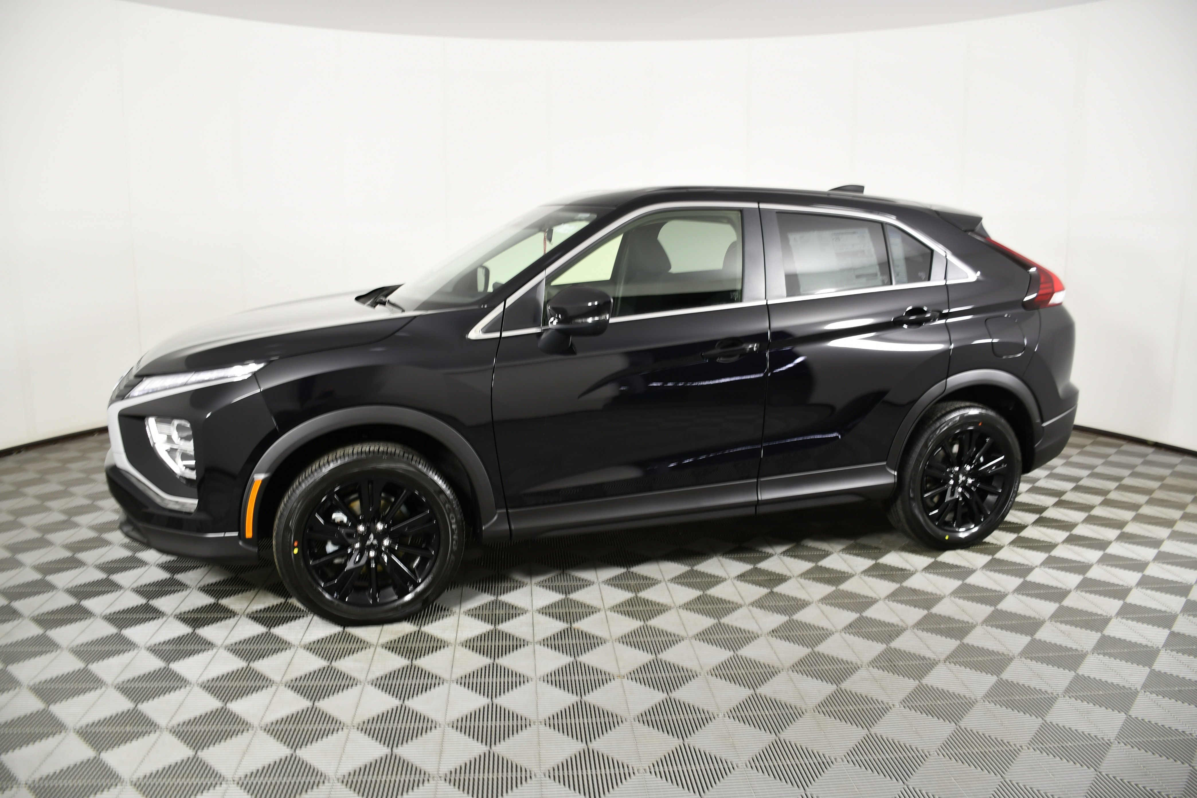 2026 Mitsubishi Eclipse Cross LE | CarEdge | CarEdge