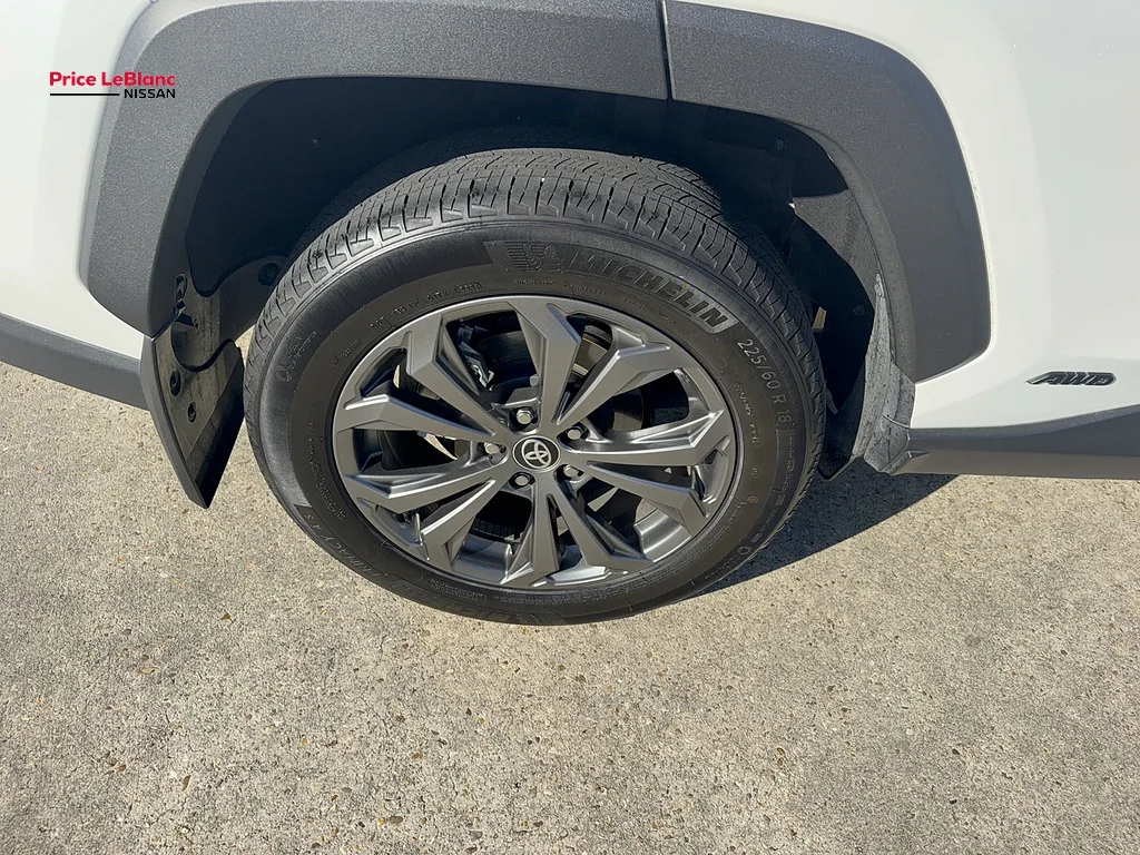 Used 2024  Toyota XLE Premium image 9