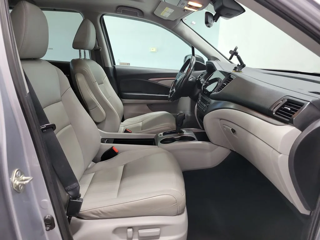 Used 2019  Honda EX-L image 21
