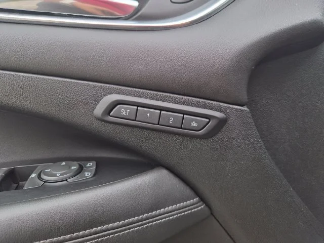 Used 2017 BLACK OYNX Buick Essence image 14