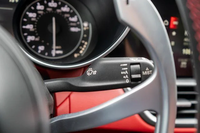 Used 2021 White Alfa Romeo Ti Sport image 31
