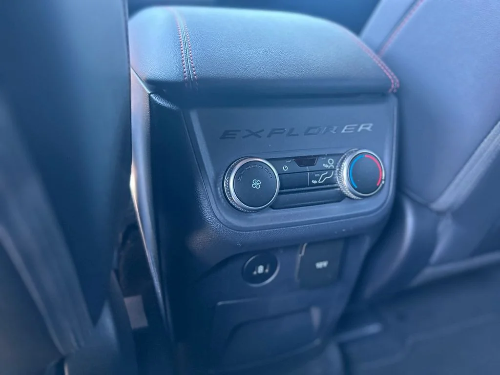 Used 2025 Gray Ford ST-Line image 37