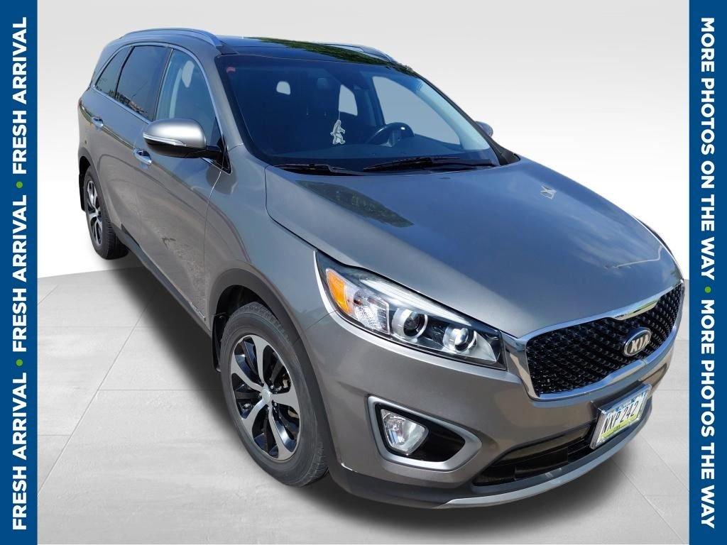 Used 2017 Silver Kia EX image 1