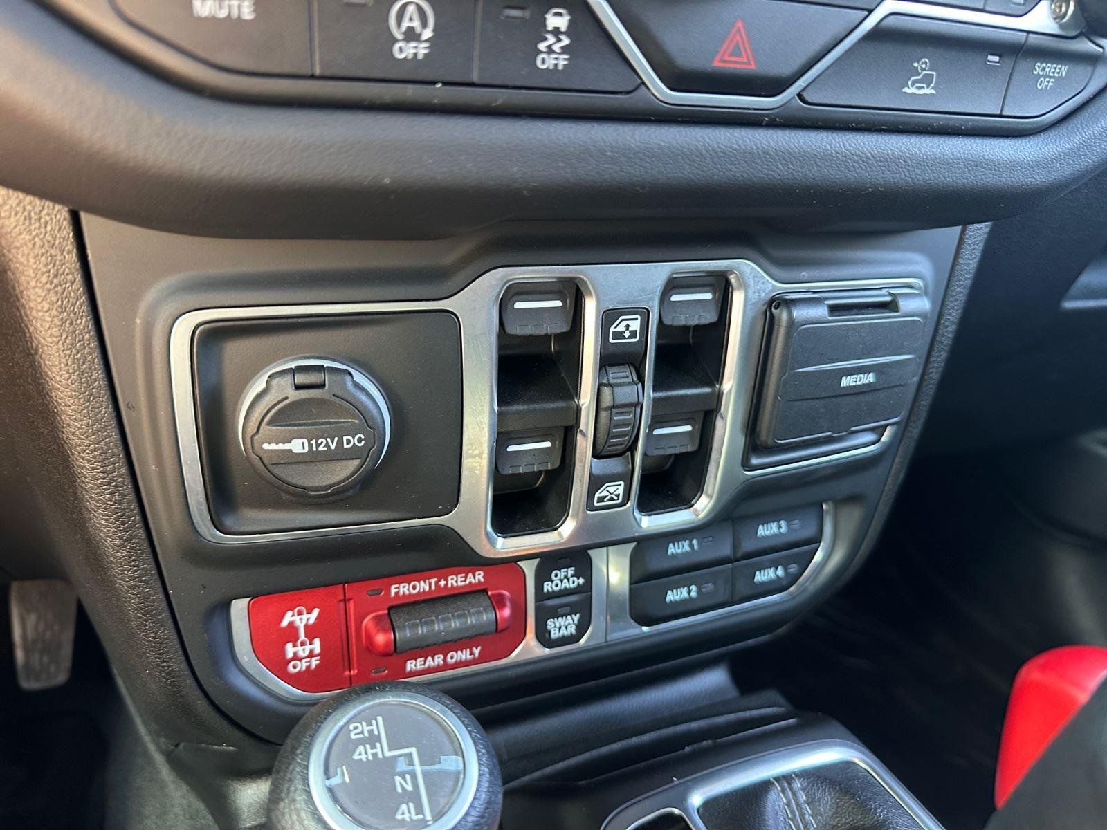 Used 2025 Fathom Blue Pearlcoat Jeep Rubicon image 26