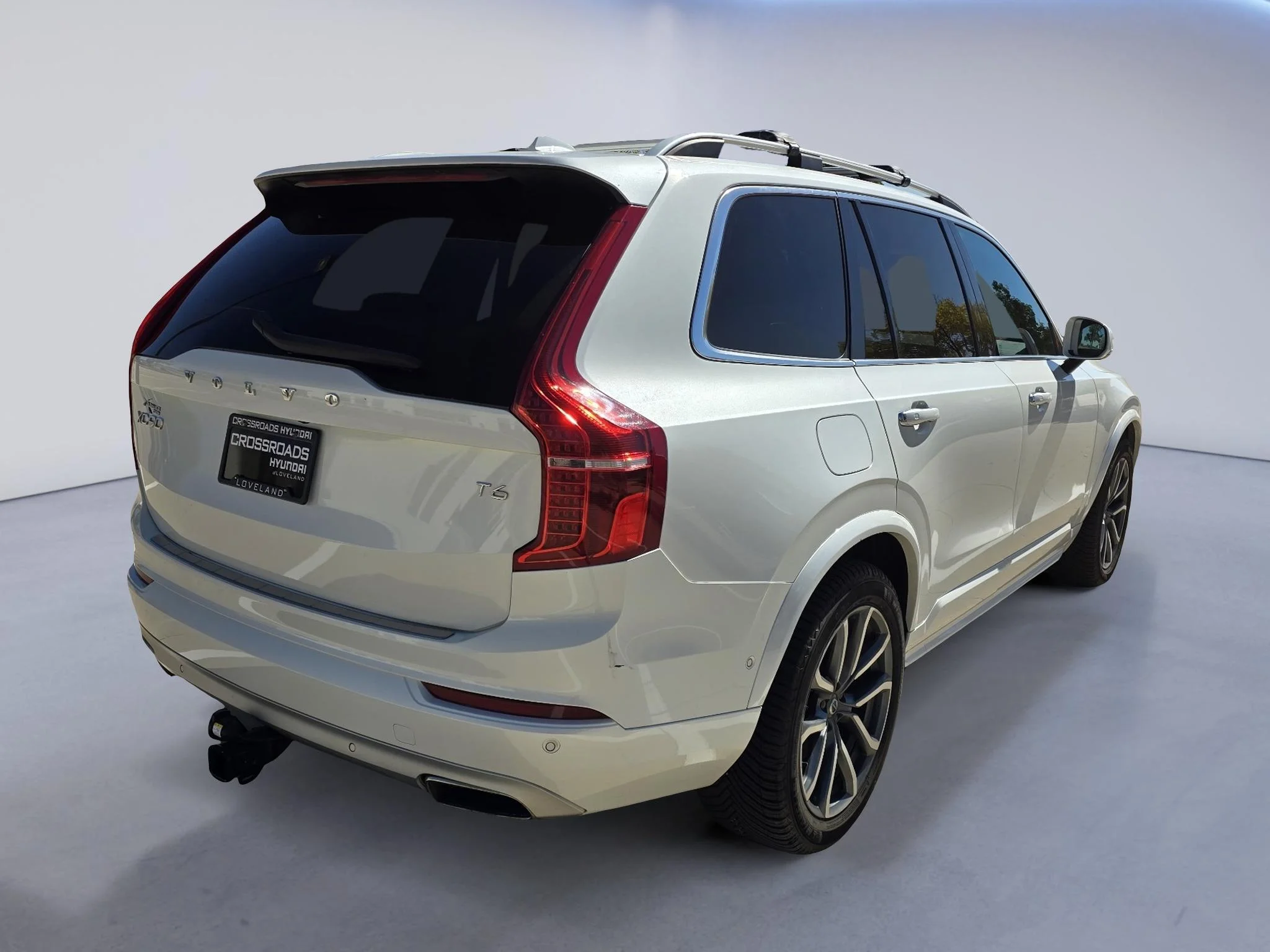 Used 2019 Crystal White Pearl Metallic Volvo Momentum image 6