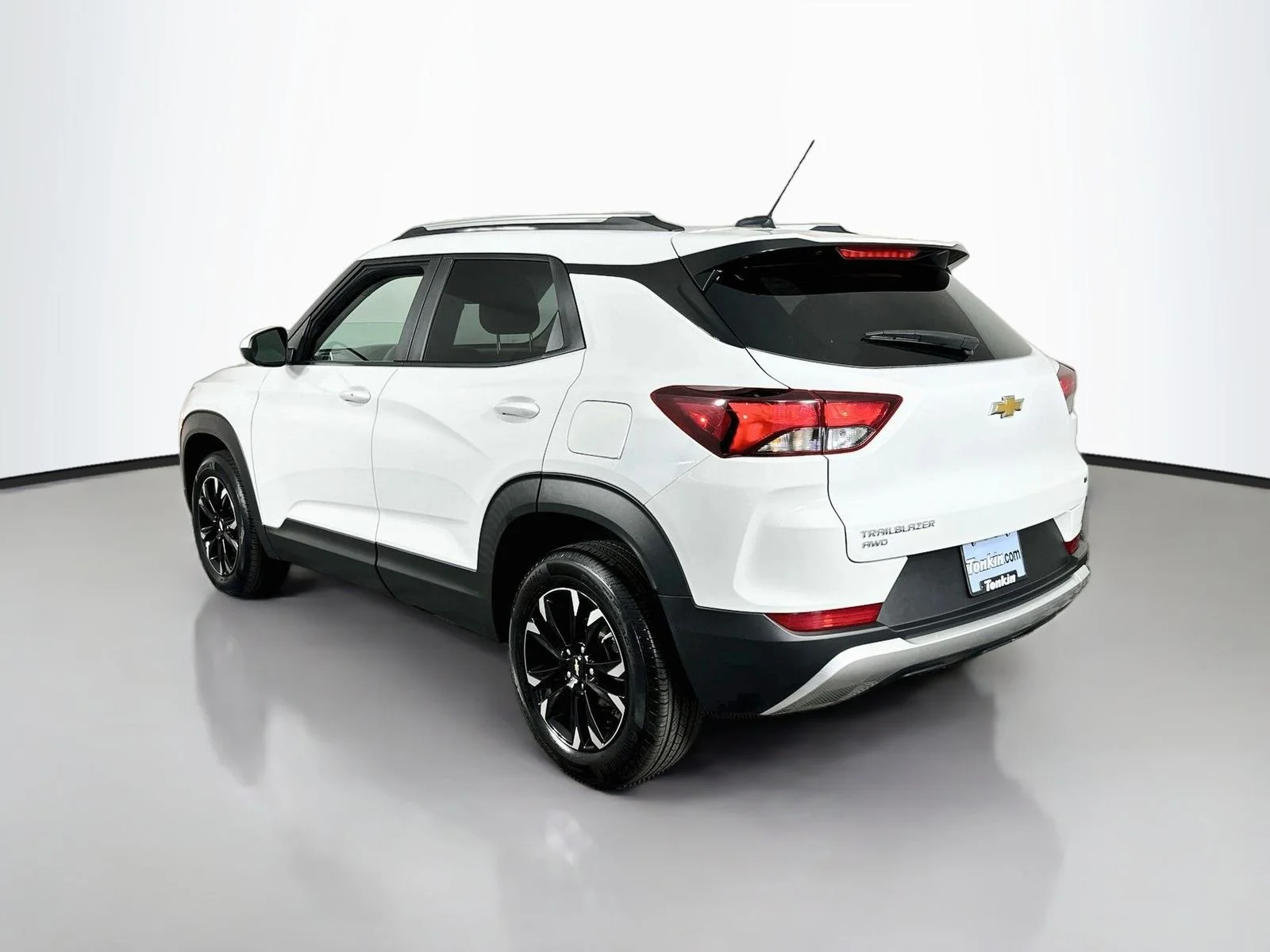 Used 2023 Summit White Chevrolet LT image 6