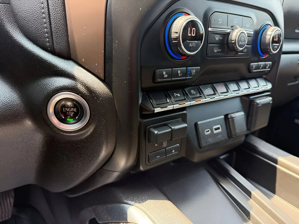 Used 2021 Northsky Blue Metallic Chevrolet High Country image 26