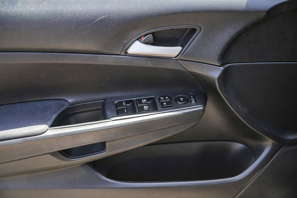 Used 2012 Polished Metal Metallic Honda SE image 22