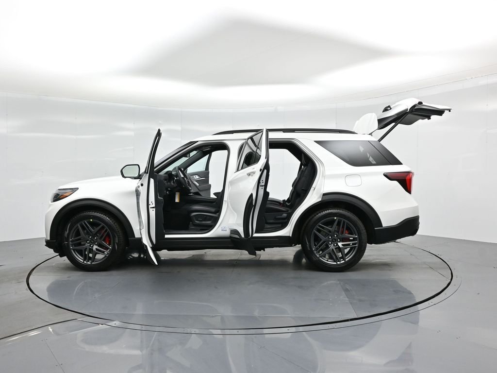 New 2025 Star White Metallic Tri-Coat Ford ST image 41