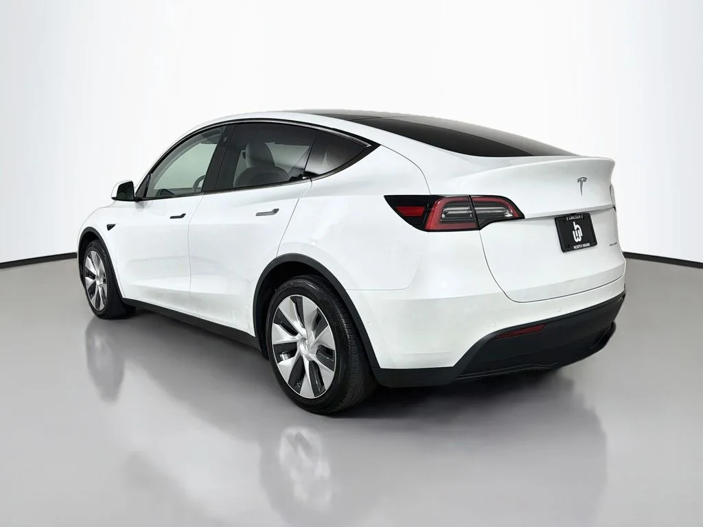 Used 2021 White Tesla Long Range image 7
